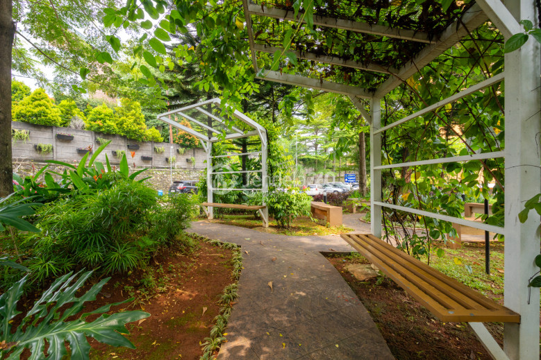 Garden - Kebagusan City Apartment