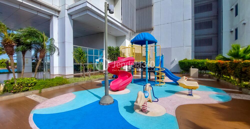Outdoor Playground - The Windsor