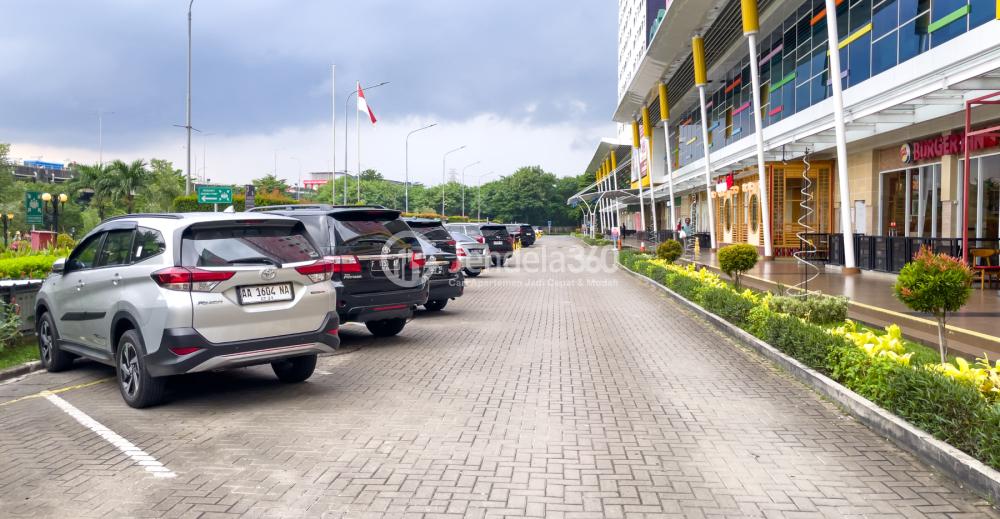 Parking Area - Green Pramuka City Apartment