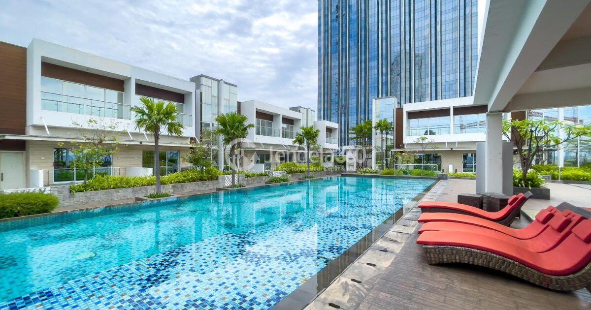 kolam renang akr gallery west