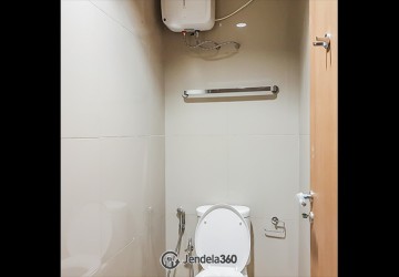 Bathroom Middle Floor Studio Apartment with Garden View at Tree Park City