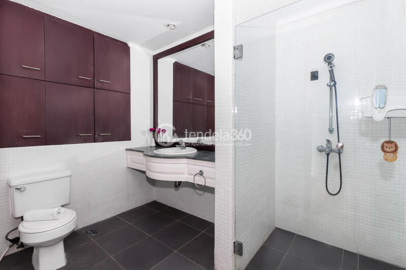Bathroom 2 Puri Imperium Apartment 2+1BR Tower A