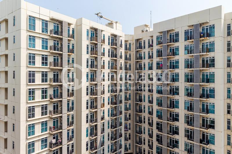 Balcony Comfortable Studio Apartment at Puri Orchard Apartment Tower Cedar Heights A