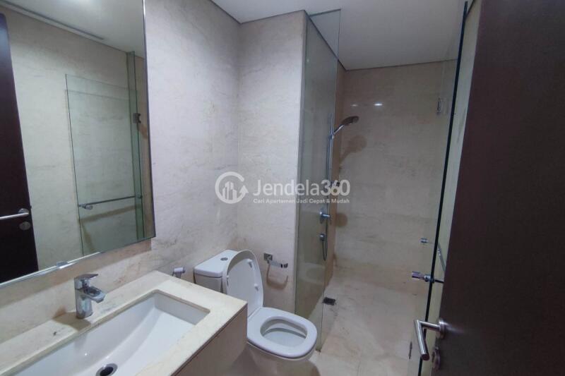 Bathroom 2BR Apartment with City View at Ciputra World 2 Apartment