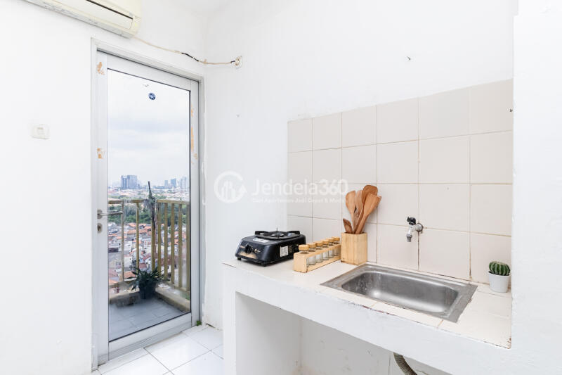 Kitchen Middle Floor 2BR Apartment with City View (Barat) View at Pancoran Riverside Apartment
