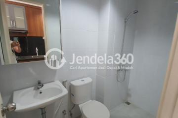 Bathroom Studio Patraland Urbano Apartment at Middle Floor