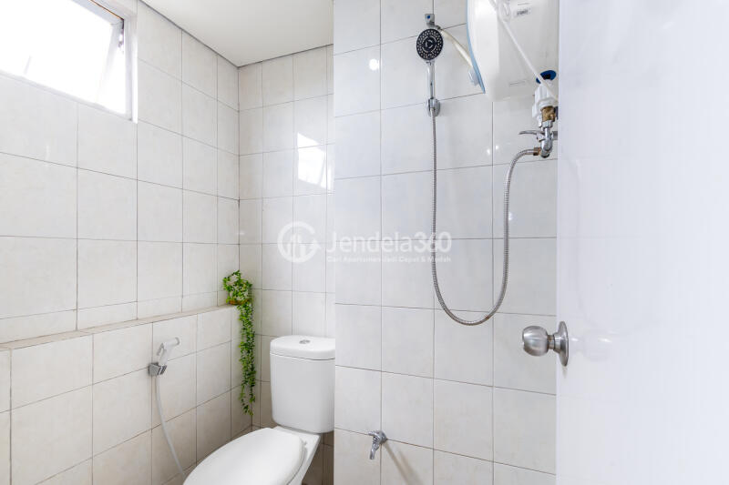 Bathroom Bintaro Park View Studio Fully Furnished