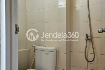 Bathroom Tidy Studio Apartment at Bassura City Apartment Low Floor