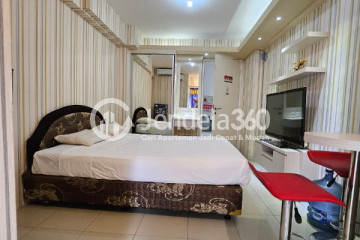 Bedroom Tidy Studio Apartment at Bassura City Apartment Low Floor