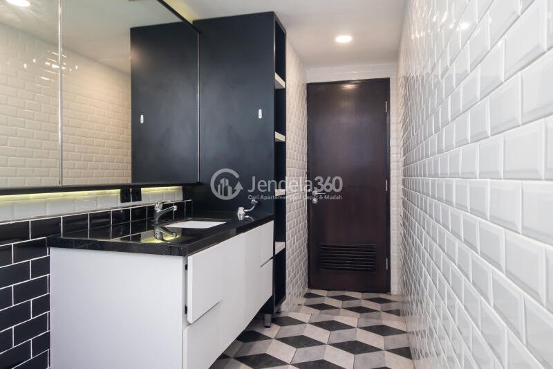 Bathroom Studio Apartment with city View at Neo Soho Residence