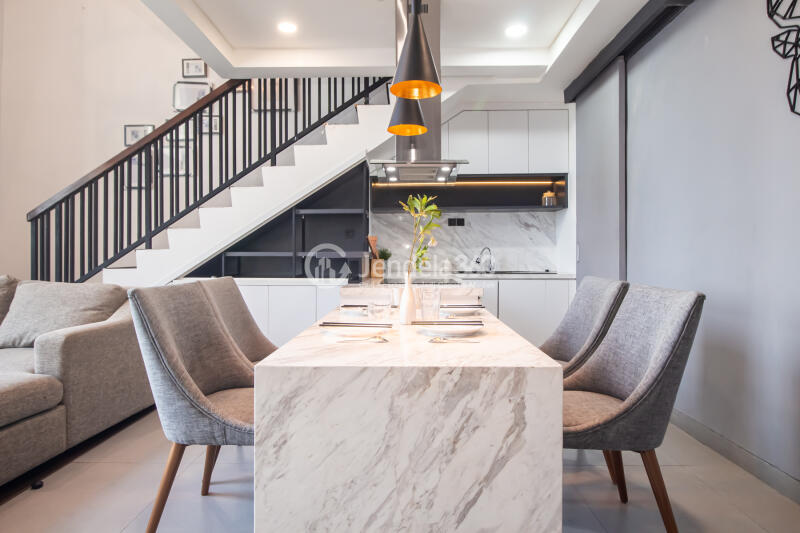 Dining Room Studio Apartment with city View at Neo Soho Residence