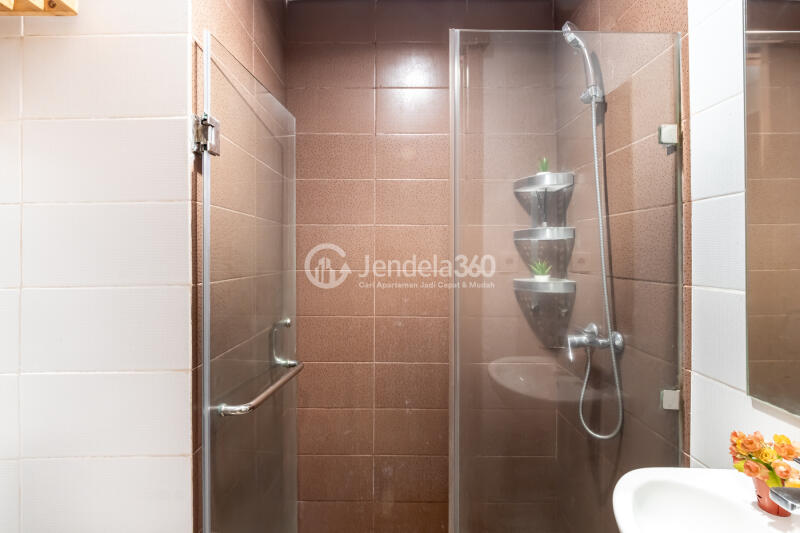 Bathroom Well Located Neat 1BR Apartment Near Orang Tua Group Office at Puri Orchard Apartment
