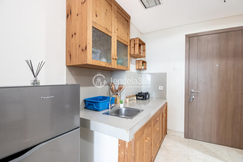 Kitchen Well Located Neat 1BR Apartment Near Orang Tua Group Office at Puri Orchard Apartment