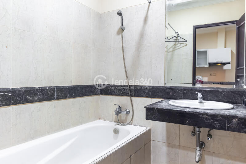 Bathroom Belleza Apartment Studio Fully Furnished