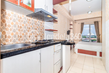Kitchen Low Floor Studio Apartment with Jalan parkir View at Puri Park View Apartment