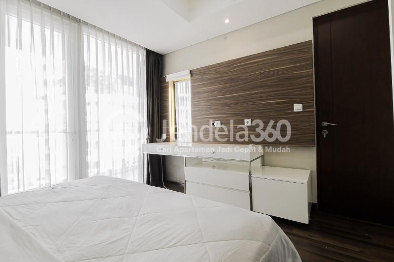 Bedroom Comfy 1BR Apartment at Royale SpringHill Residence with Swimming Pool View