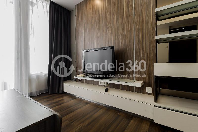 Bedroom Comfy 1BR Apartment at Royale SpringHill Residence with Swimming Pool View