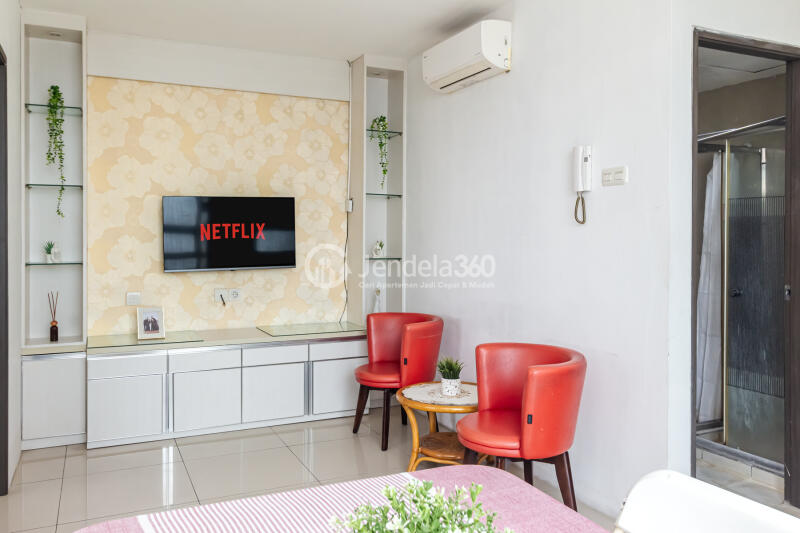 Living Room Modern 2BR Apartment High Floor with City View at Pasar Baru Mansion Apartment