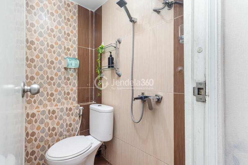 Bathroom Green Pramuka City Apartment 2BR  Furnished