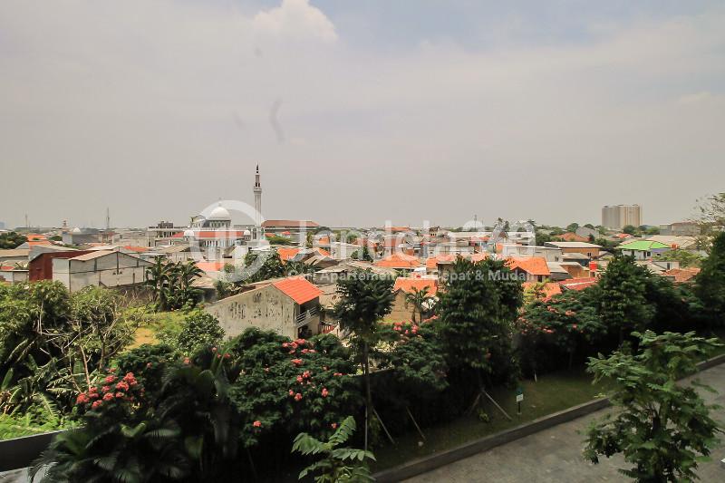 Balcony A Riverside Studio Apartment with City View at Puri Mansion