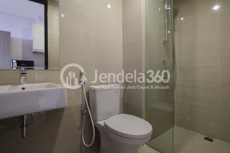 Bathroom A Riverside Studio Apartment with City View at Puri Mansion