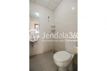 Bathroom Signature Park Grande 2BR View Halim Posisi Hook