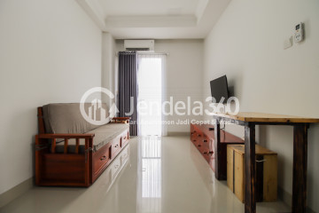 Living Room Signature Park Grande 2BR View Halim Posisi Hook