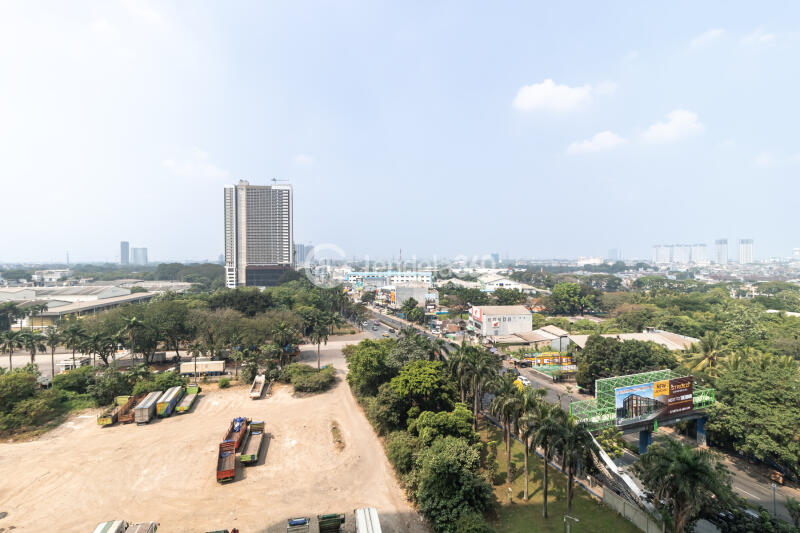 Balcony Studio Springwood Residence Apartment at Low Floor