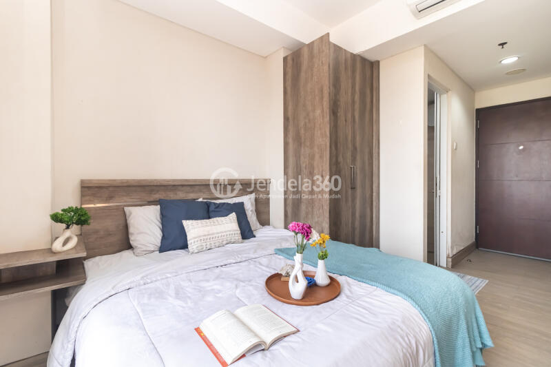 Bedroom Studio Springwood Residence Apartment at Low Floor