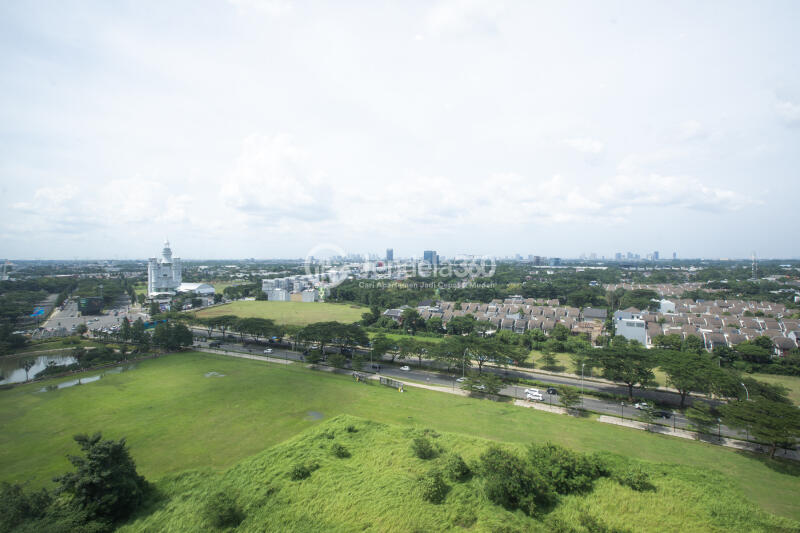 Balcony 1BR Middle Floor Apartment Next to AEON Mall BSD at Branz BSD Apartment