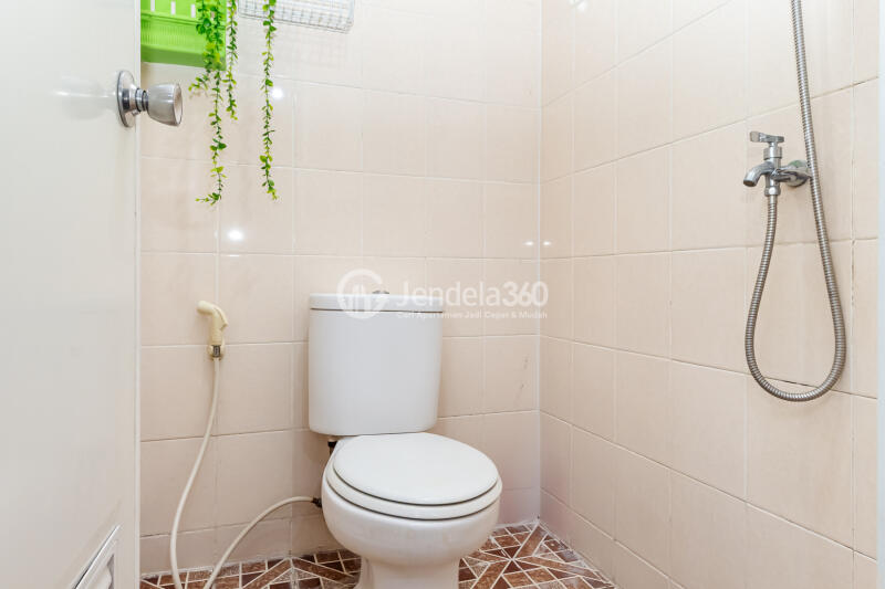 Bathroom Stunning 2BR Apartment Low Floor with City View at Puri Park View Apartment