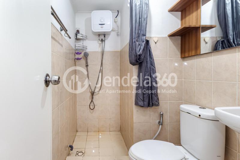 Bathroom 2BR Apartment with Sea View at Green Bay Pluit Apartment