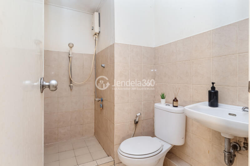 Bathroom Green Bay Pluit Apartment 3BR View Swimming Pool