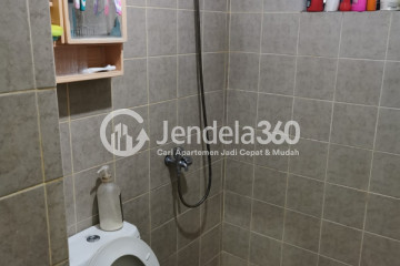 Bathroom High Floor 2BR Apartment with City View at Salemba Residence