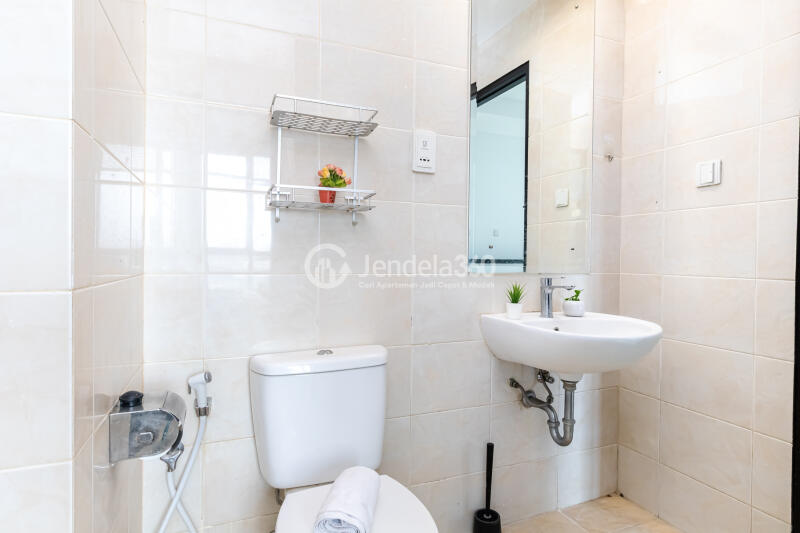 Bathroom Essence Darmawangsa Apartment 2BR View City