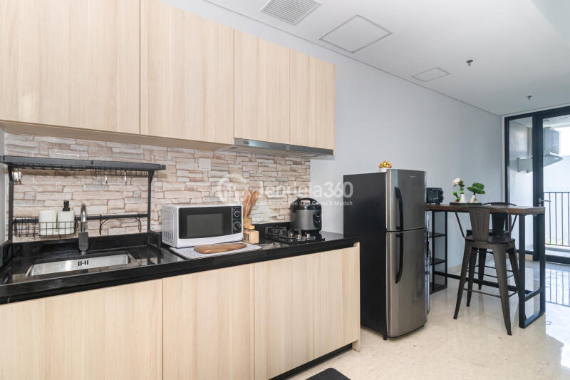 Kitchen 1BR Apartment with City View at Southgate Residence