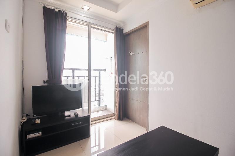 Living Room Green Central City Apartment 1BR View City