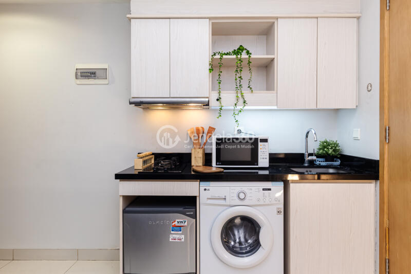Kitchen The Mansion Kemayoran Bougenville 1BR Fully Furnished