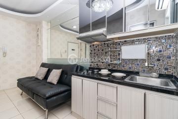 Kitchen 2BR Apartment with City View at Green Bay Pluit Apartment