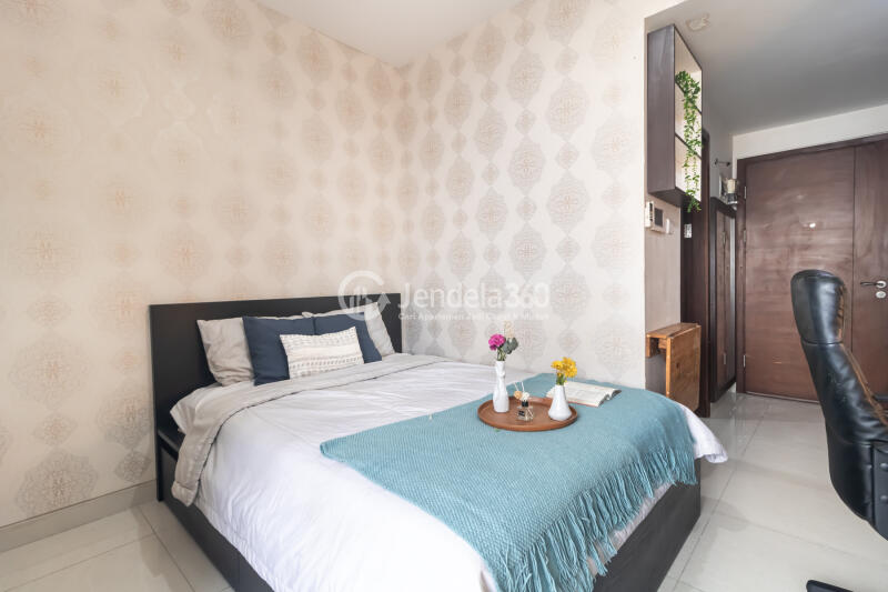Bedroom Studio The Crest West Vista Puri Apartment at High Floor