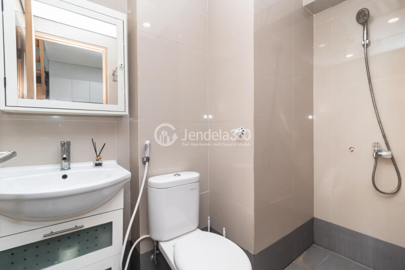 Bathroom Maqna Residence 2BR Fully Furnished