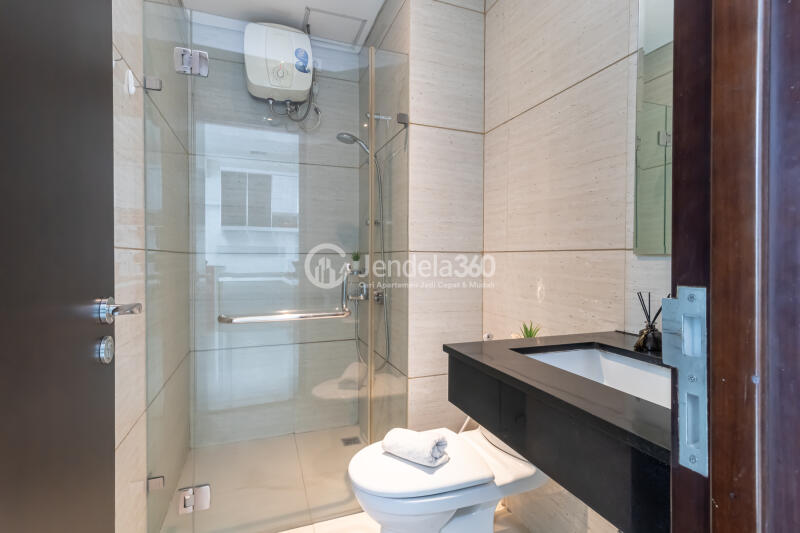 Bathroom Studio Apartment with City View at Brooklyn Alam Sutera Apartment