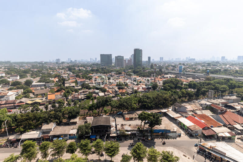 Balcony Spacious Studio Apartment Near Universitas Pancasila at Southgate Residence