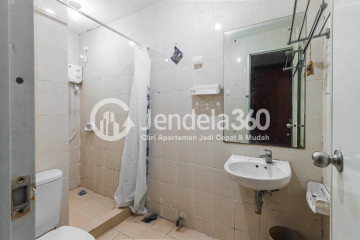 Bathroom Sudirman Park Apartment 2BR View Pool