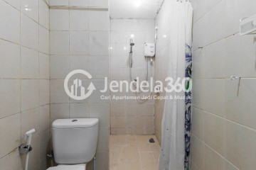 Bathroom Sudirman Park Apartment 2BR View Pool