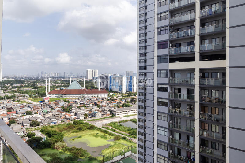 Balcony 1BR Apartment with City View at Daan Mogot City Apartment