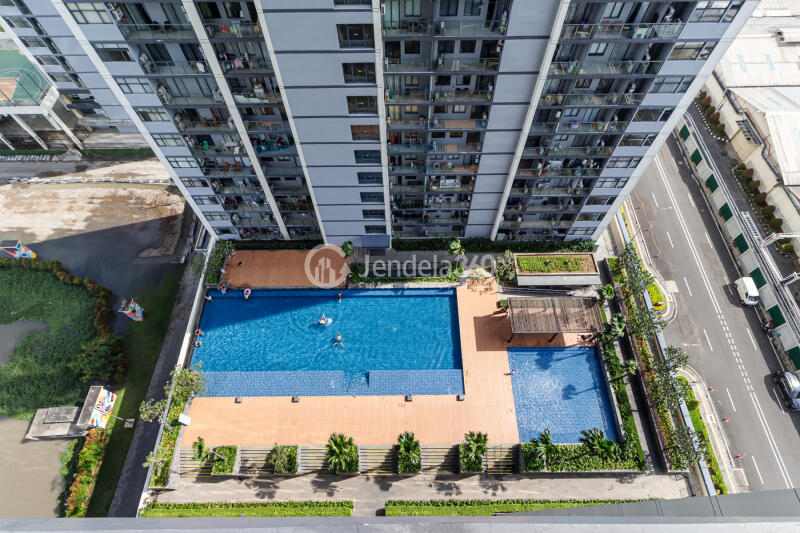 Balcony 1BR Apartment with City View at Daan Mogot City Apartment