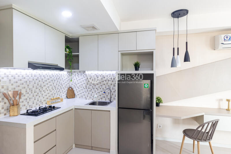 Kitchen 1BR Apartment with City View at Daan Mogot City Apartment
