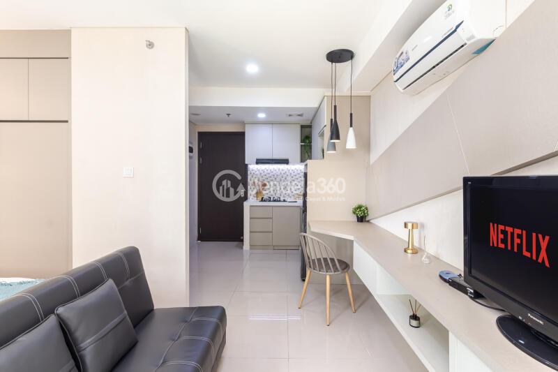 Living Room 1BR Apartment with City View at Daan Mogot City Apartment