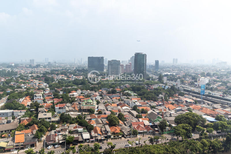 Balcony Studio Southgate Residence Apartment at Middle Floor